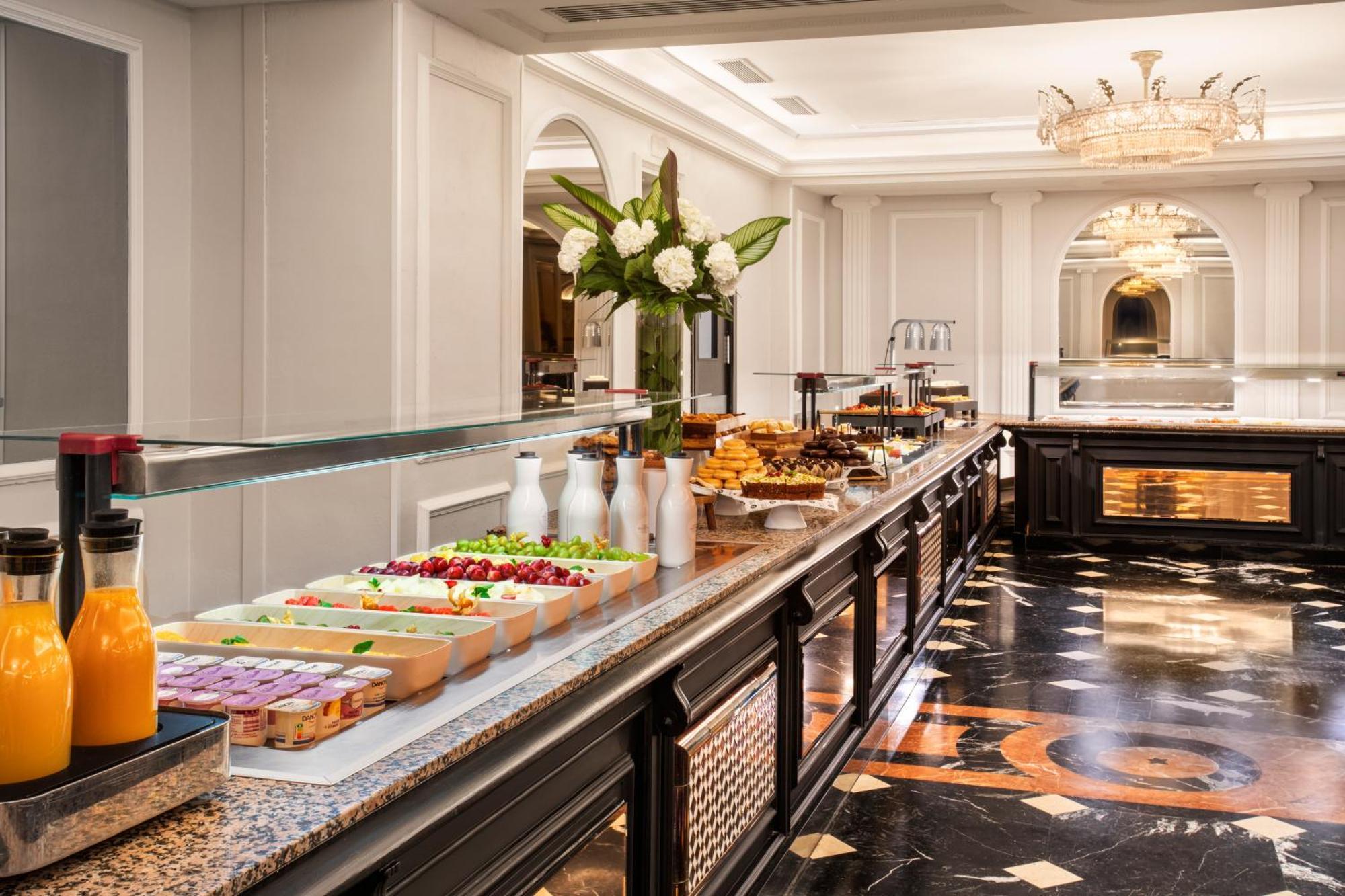 Macarena Hotel 4*