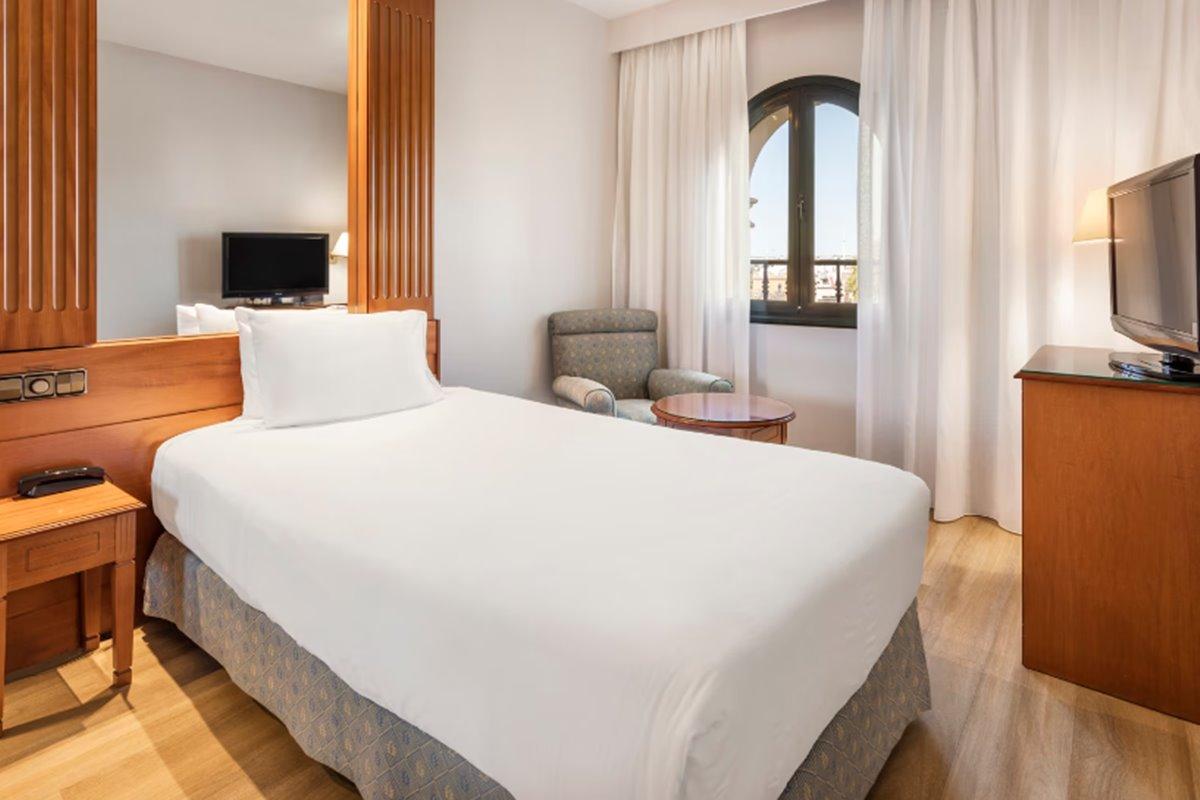 Exe Macarena Hotel 4*