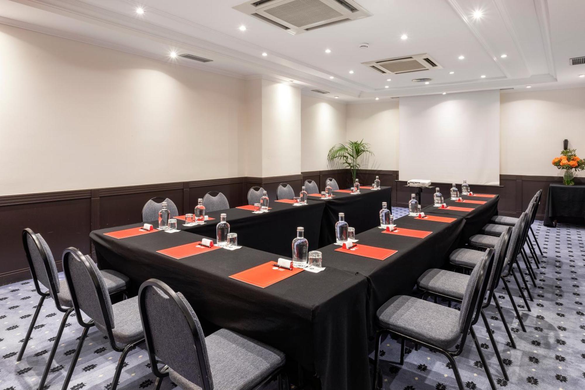 Hotel Exe Macarena 4*