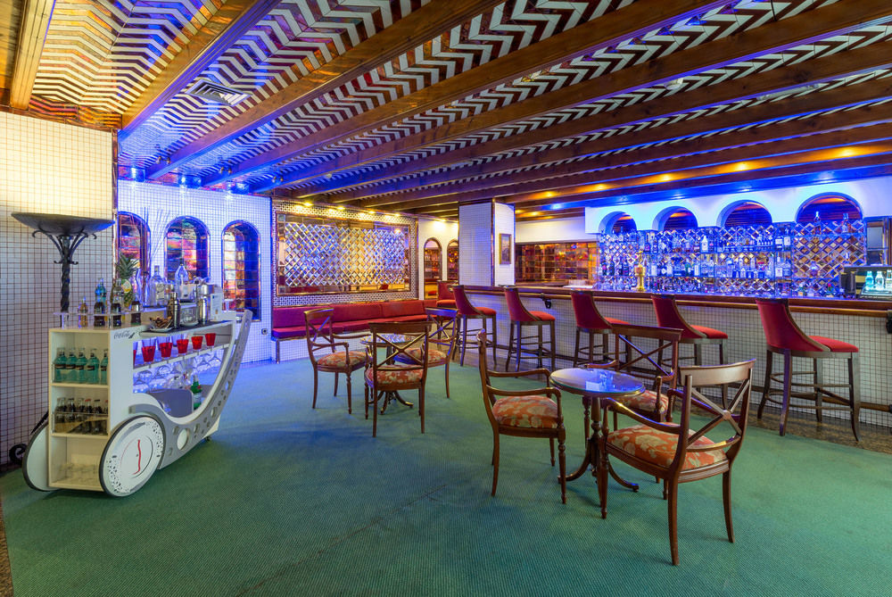 Exe Macarena Hotel